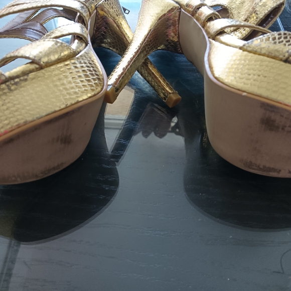 Gold heels - Picture 5 of 5